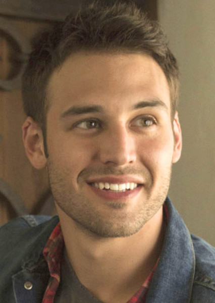 Ryan Guzman photo