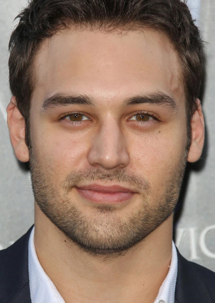 Ryan Guzman photo
