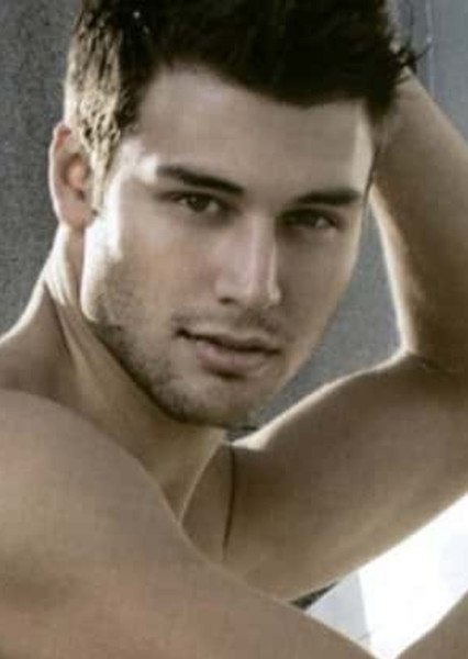 Ryan Guzman photo
