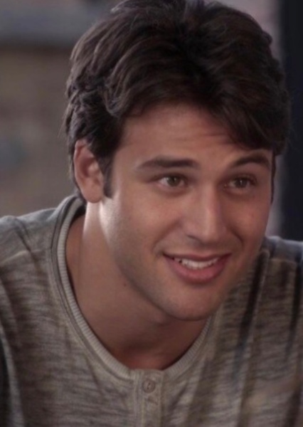 Ryan Guzman photo