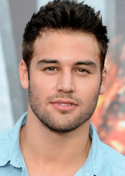 Ryan Guzman photo