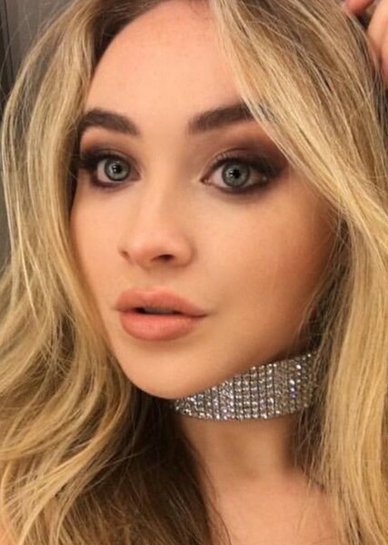 Sabrina Carpenter photo