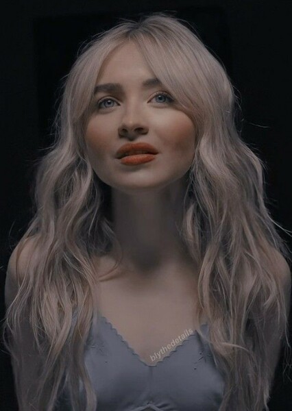 Sabrina Carpenter photo