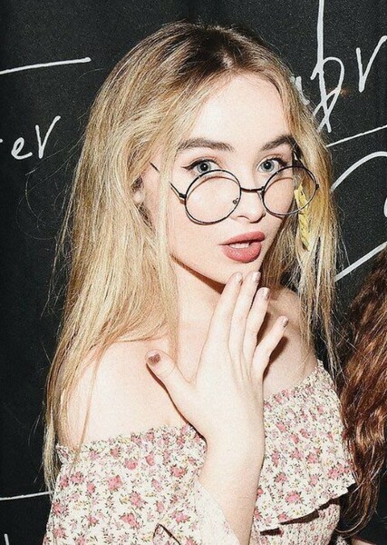 Sabrina Carpenter photo