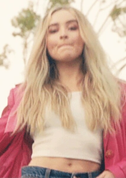 Sabrina Carpenter photo