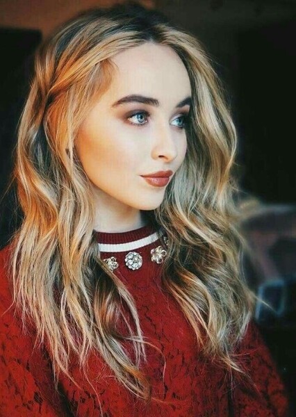 Sabrina Carpenter photo