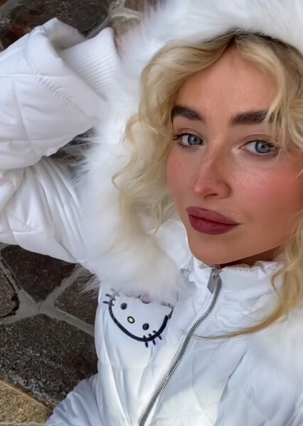 Sabrina Carpenter photo