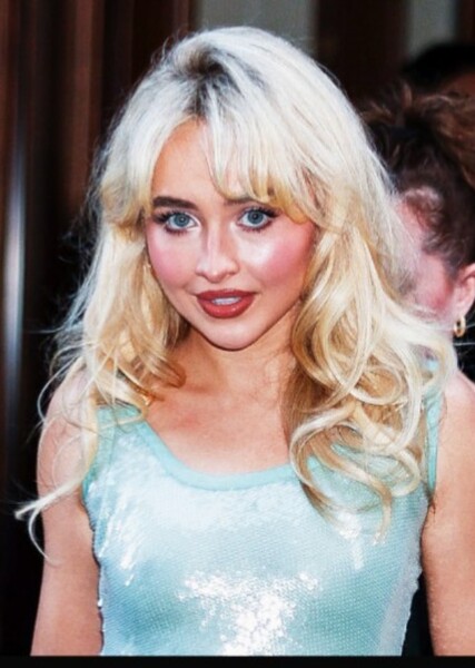 Sabrina Carpenter photo