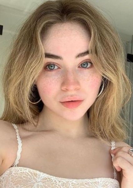 Sabrina Carpenter photo