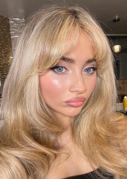 Sabrina Carpenter photo
