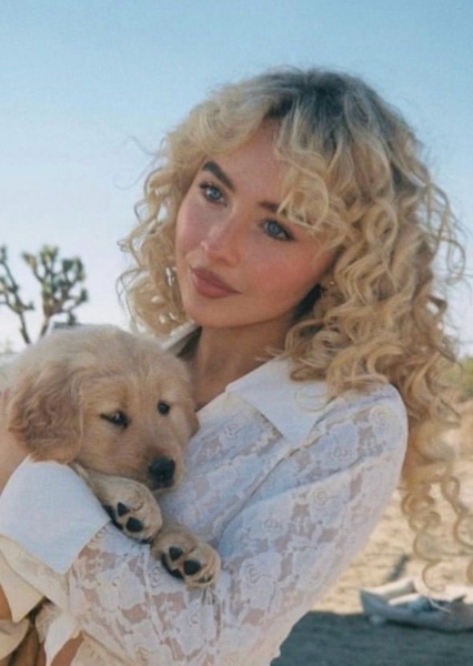Sabrina Carpenter photo