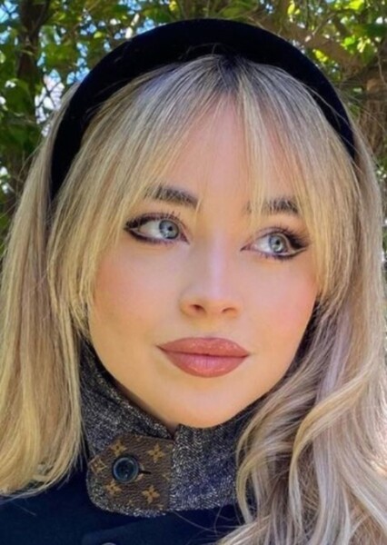 Sabrina Carpenter photo