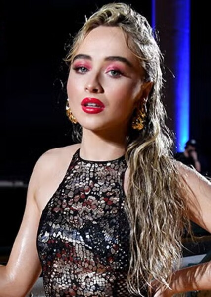 Sabrina Carpenter photo