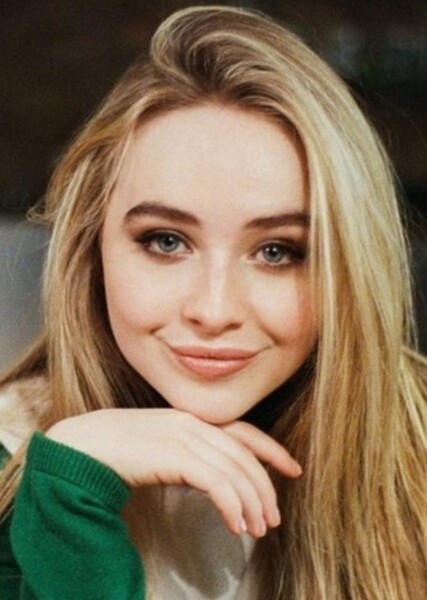 Sabrina Carpenter photo