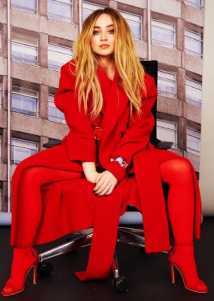 Sabrina Carpenter photo