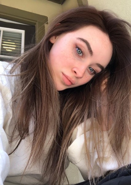 Sabrina Carpenter photo