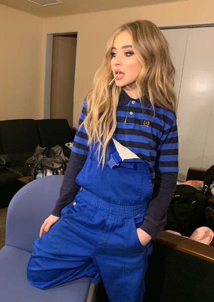 Sabrina Carpenter photo