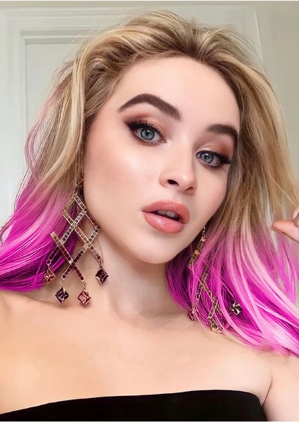 Sabrina Carpenter photo