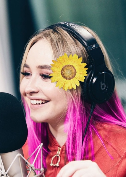 Sabrina Carpenter photo