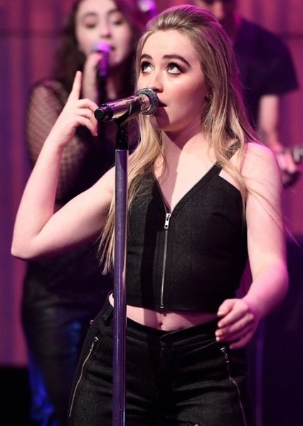 Sabrina Carpenter photo