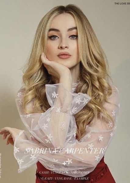 Sabrina Carpenter photo