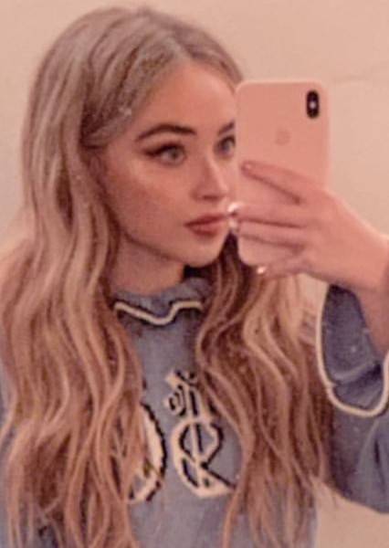 Sabrina Carpenter photo