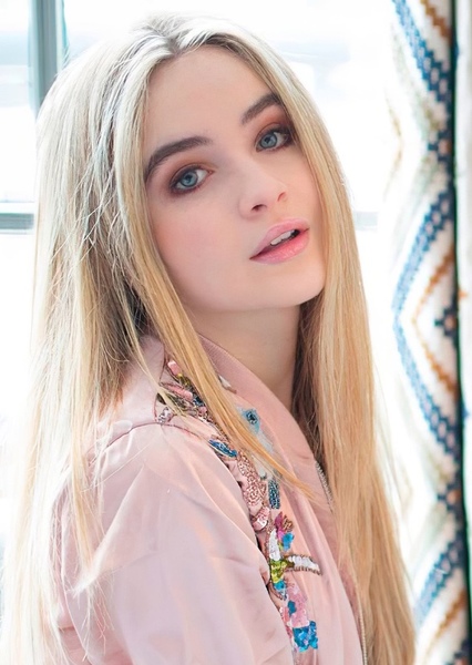 Sabrina Carpenter photo