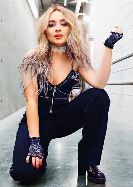 Sabrina Carpenter photo