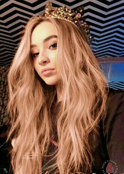 Sabrina Carpenter photo