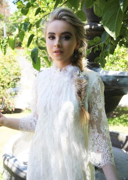 Sabrina Carpenter photo