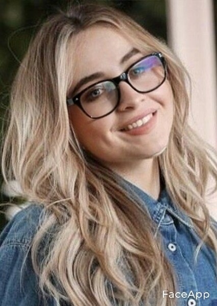 Sabrina Carpenter photo