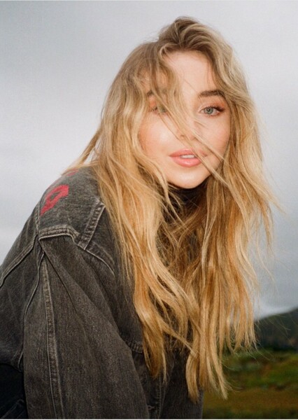 Sabrina Carpenter photo