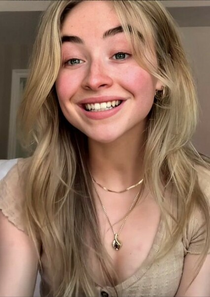 Sabrina Carpenter photo