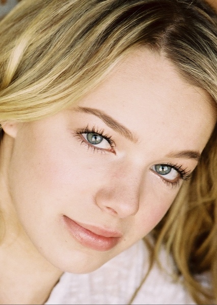 Sadie Calvano photo