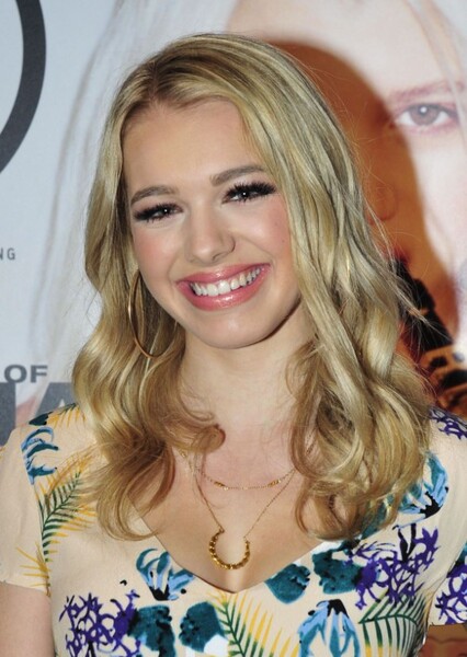Sadie Calvano photo