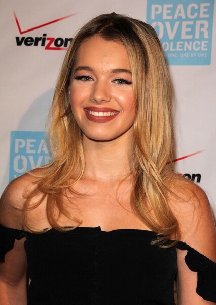 Sadie Calvano photo