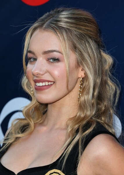 Sadie Calvano photo