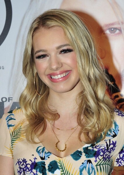 Sadie Calvano photo
