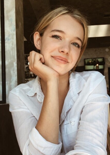 Sadie Calvano photo