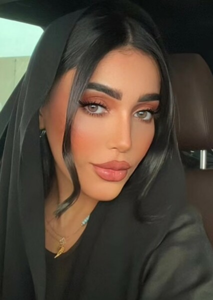 Salma Aldhmanei photo