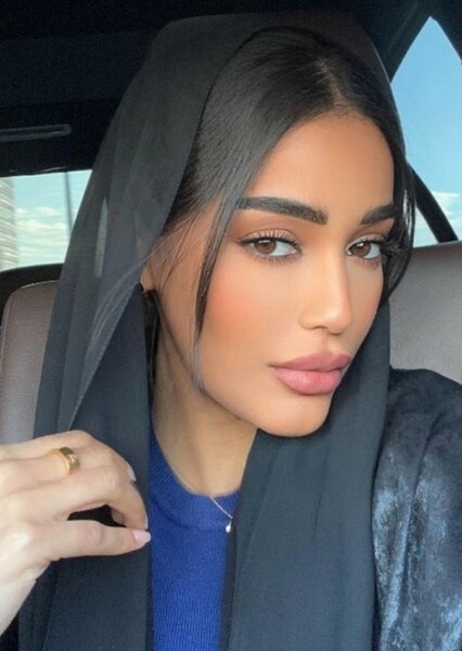 Salma Aldhmanei photo