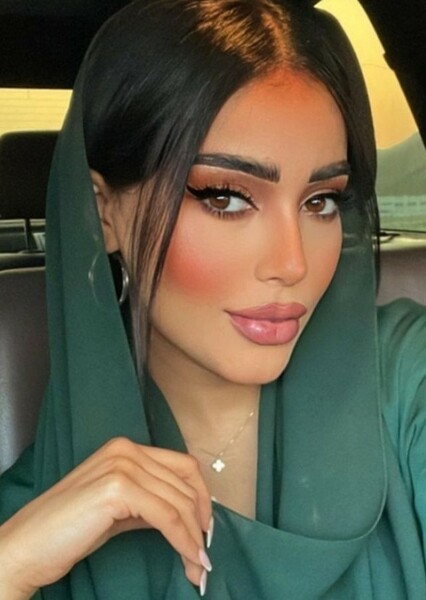 Salma Aldhmanei photo