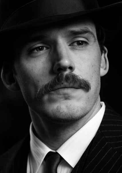 Sam Claflin photo
