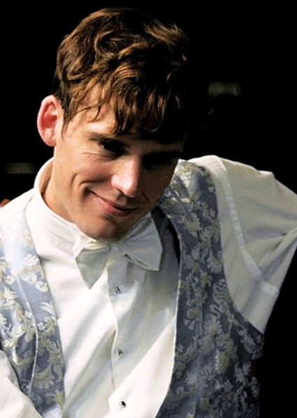 Sam Claflin photo