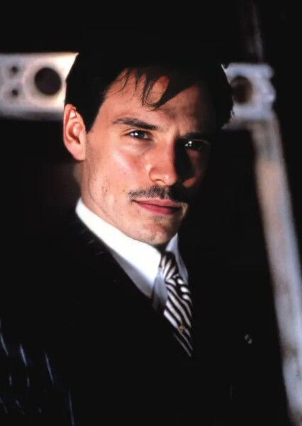 Sam Claflin photo