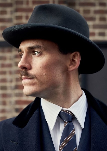 Sam Claflin photo