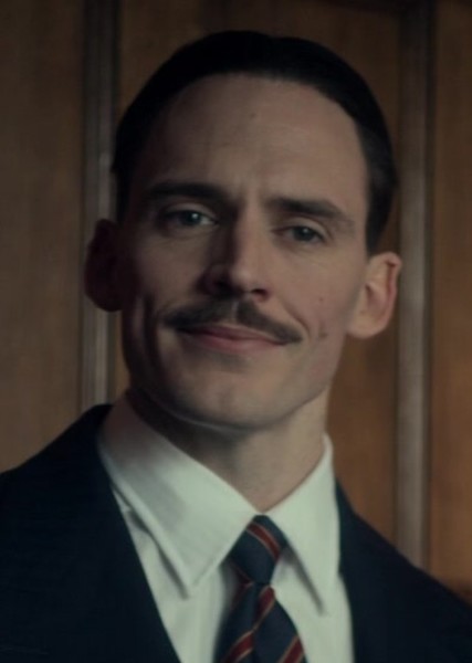 Sam Claflin photo