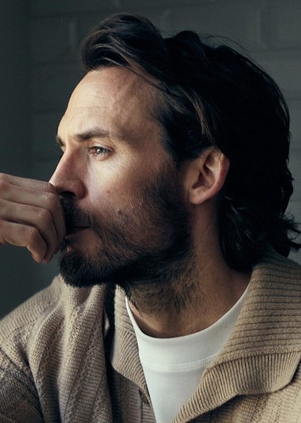 Sam Claflin photo