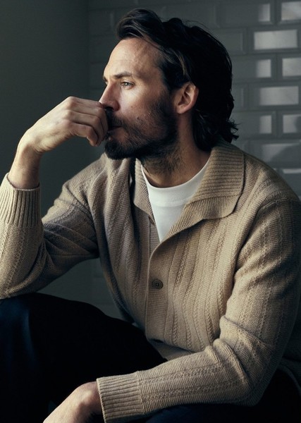Sam Claflin photo
