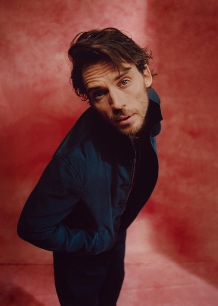 Sam Claflin photo